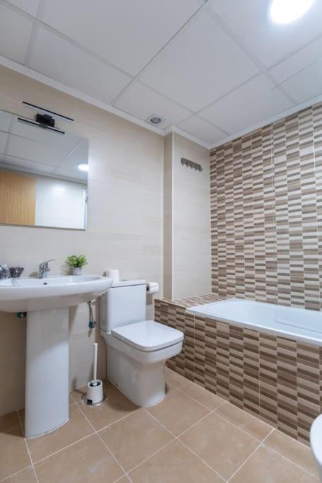 Amplio Apartamento 2 Dormitorios Cerca De La Playa Alicante Dış mekan fotoğraf